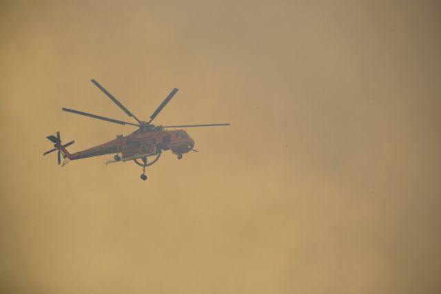 Φωτιές στην Αττική – Νέο μήνυμα για εκκενώσεις από το 112 σε οικισμούς στον Αγιο Στέφανο