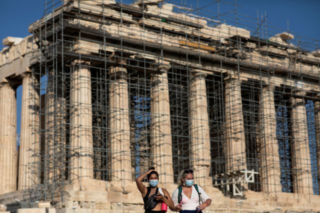 Νέοι και ανεμβολίαστοι οι ασθενείς του Αυγούστου