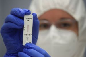 CDC – Τεστ και για τους πλήρως εμβολιασμένους μετά την επαφή τους με κρούσμα κοροναϊού