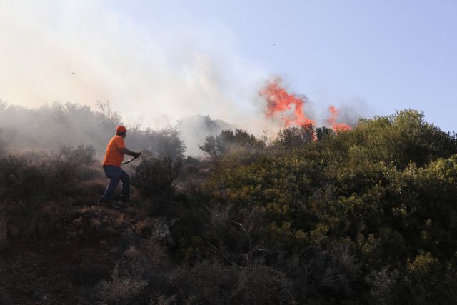 Έκτακτη ενημέρωση για τις πυρκαγιές από τον Χρυσοχοΐδη στις 20.30