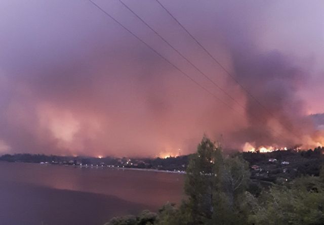 Μήνυμα του 112 για εκκένωση κι άλλου οικισμού στην Εύβοια