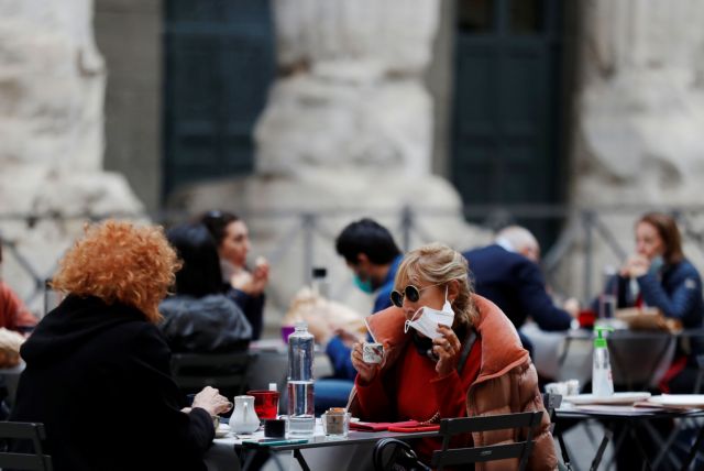 Ιταλία – Διχάζει το πιστοποιητικό εμβολιασμού