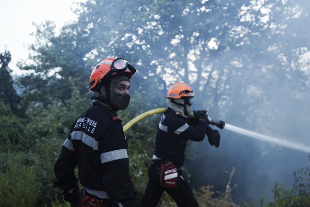 Φωτιά στη νότια Εύβοια – Πνέουν ισχυροί άνεμοι