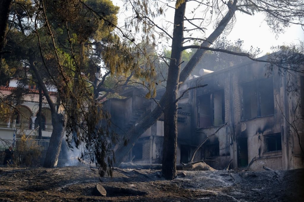 Φωτιά στη Βαρυμπόμπη –  «Δύσκολη μέρα αύριο για την Αττική, έρχονται 8 μποφόρ»