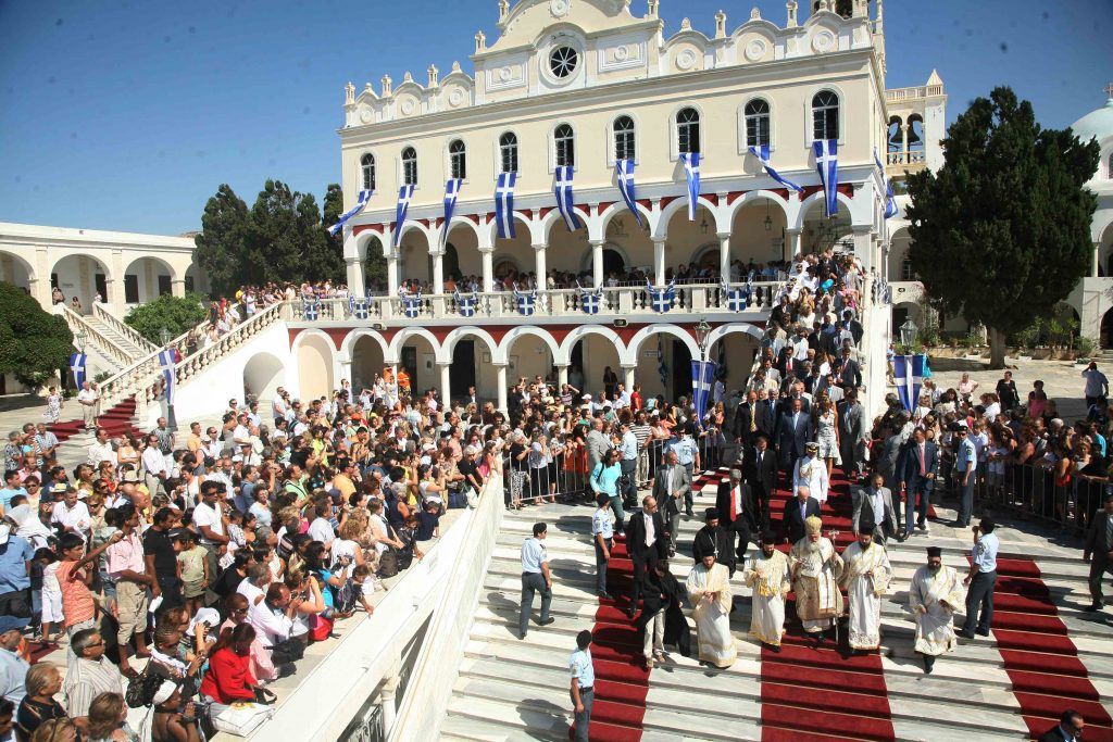 Συναγερμός στην Τήνο για τον Δεκαπενταύγουστο