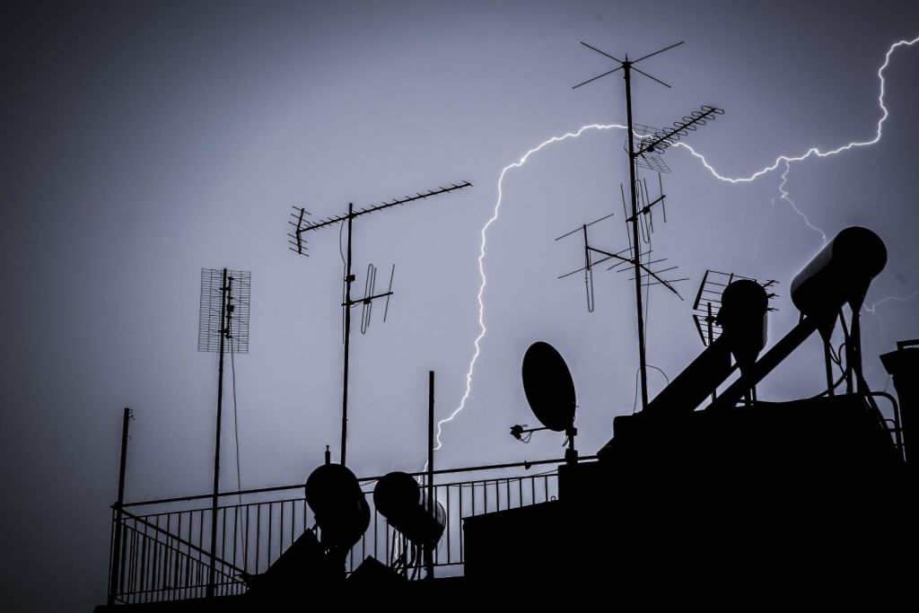 Καιρός – Ραγδαία επιδείνωση του καιρού – Πτώση θερμοκρασίας και καταιγίδες σε όλη τη χώρα