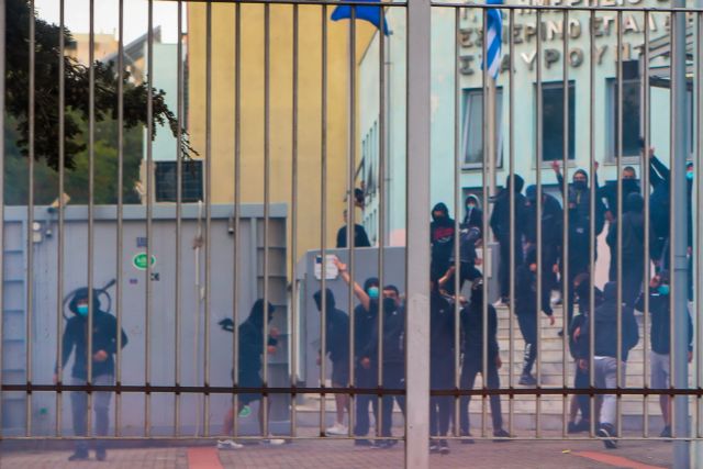 Ξεσπά καθηγήτρια του ΕΠΑΛ Σταυρούπολης – Είμαστε εργαζόμενοι και μαθητές στο έρμαιο μιας οπλισμένης περιθωριακής ομάδας