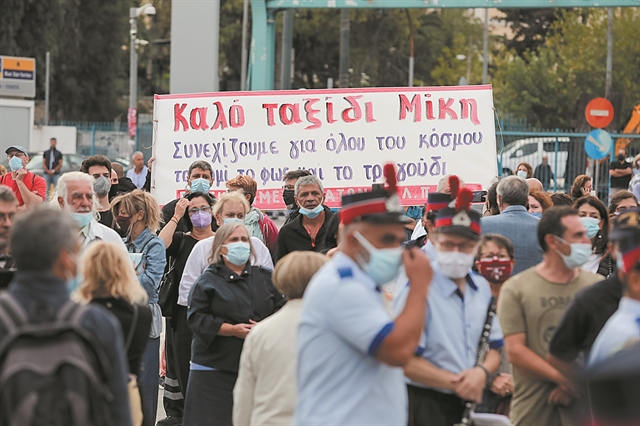 Μικρές αποδοκιμασίες και μια παρεξήγηση