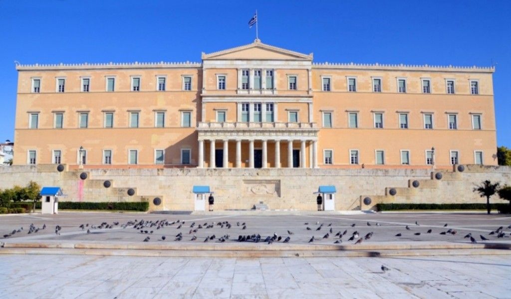 Πόσοι είναι οι ανεμβολίαστοι βουλευτές