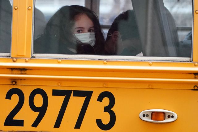 Βάρκιζα – Ξέχασαν… δίχρονο κοριτσάκι σε σχολικό – Εμεινε κλεισμένο στο όχημα για ώρες