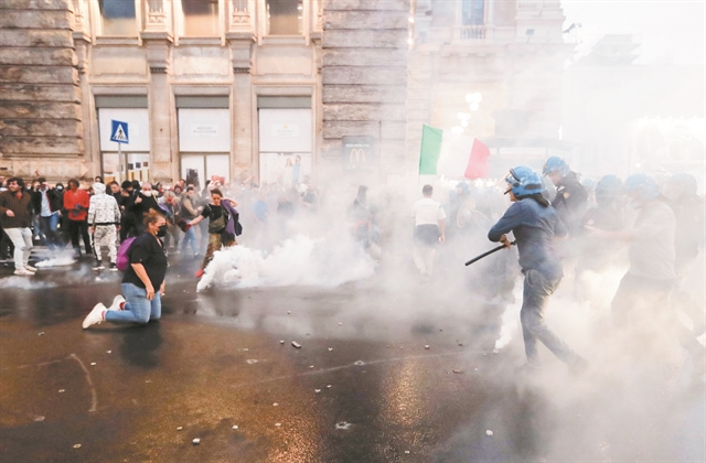 Σταθερά πάνω από τους 300 οι διασωληνωμένοι