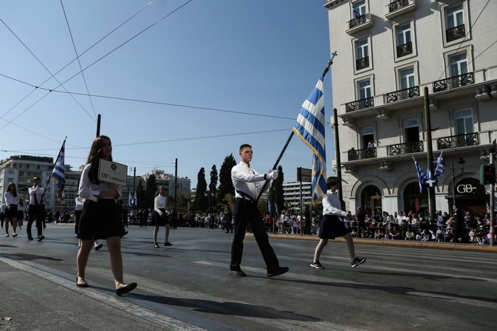 Παρελάσεις – Αυτά είναι τα υγειονομικά μέτρα που θα ισχύουν – Τι θα γίνει με τις μάσκες