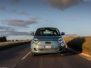 Fiat 500e: Το μικρό, ηλεκτρικό μοντέλο κερδίζει τις εντυπώσεις στην αυτονομία, τις επιδόσεις και την τεχνολογία