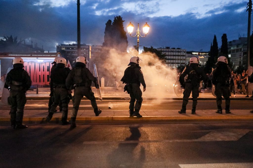 Χημικά και αύρα στο πανεκπαιδευτικό συλλαλητήριο στο Σύνταγμα