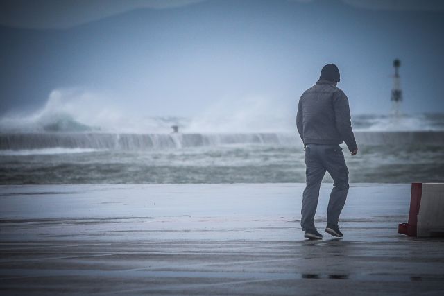 Καιρός – Ισχυροί άνεμοι και άνοδος της θερμοκρασίας