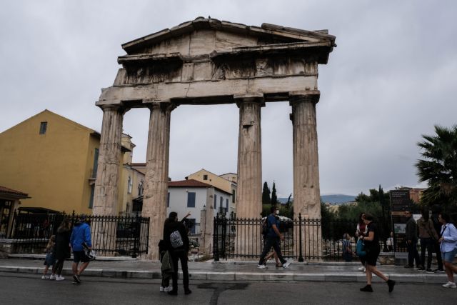 Γεωργιάδης – Ανοιχτό το ενδεχόμενο νέων περιορισμών στους ανεμβολίαστους