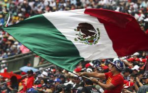 Formula1: Χάμιλτον και Φερστάπεν διασταυρώνουν τα …τιμόνια τους αύριο στο Μεξικό
