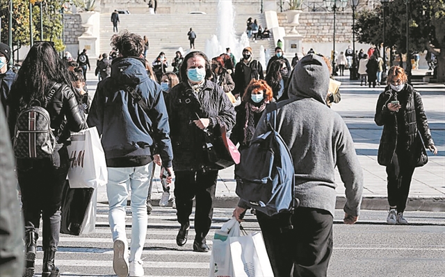 Στο τραπέζι η υποχρεωτικότητα τρίτης δόσης για τους άνω των 65