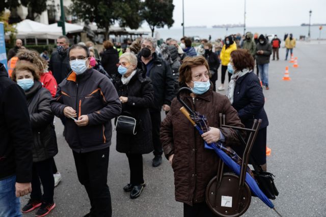 Στόχος να ενισχυθεί το τείχος ανοσίας πριν η «Όμικρον» επικρατήσει