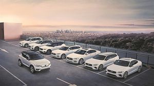 Volvo: Mισά ηλεκτρικά, μισά υβριδικά