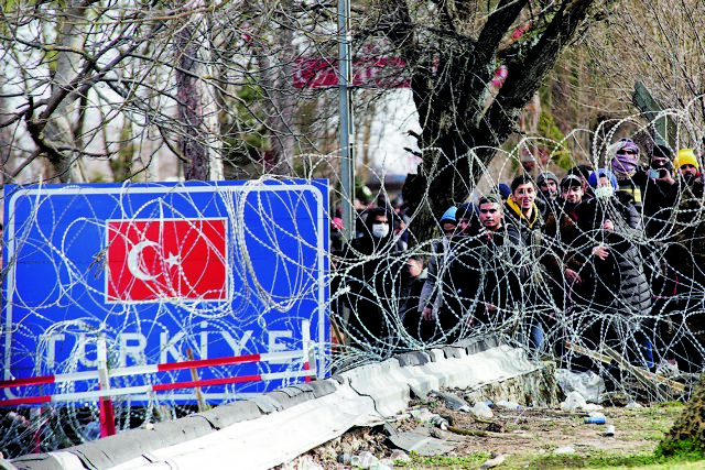 Έβρος – Απετράπη η παράνομη είσοδος 120 μεταναστών