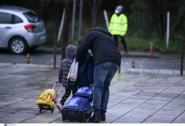 Σχολεία – Αλλαγές στα πρωτόκολλα για να περιοριστεί η διασπορά του ιού – Φόβοι για αύξηση κρουσμάτων