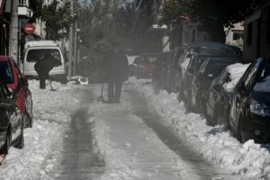 Πώς θα λειτουργήσουν Πέμπτη και Παρασκευή σχολεία, καταστήματα, δικαστήρια