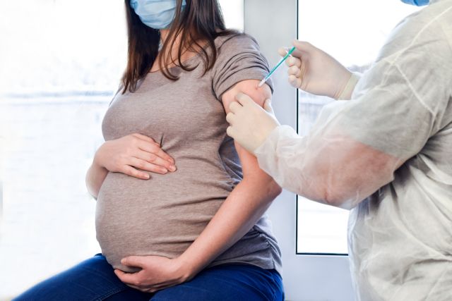 Κοροναϊός: «Θωρακισμένα» επί μήνες τα βρέφη των εμβολιασμένων εγκύων