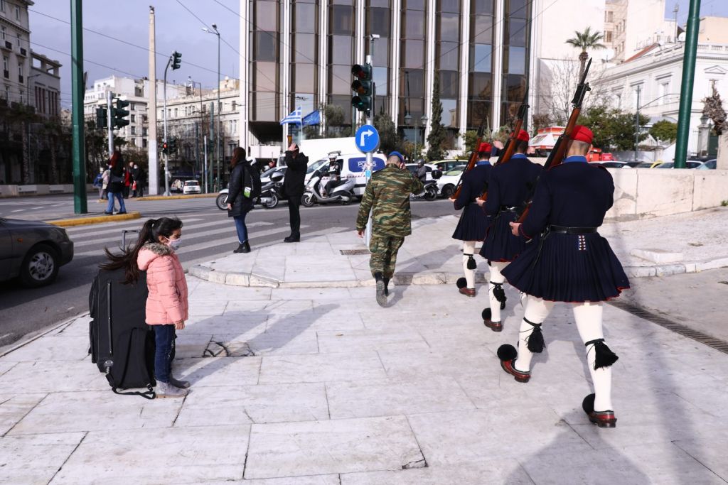 Κοροναϊός: Πού εντοπίζονται τα 15.305 νέα κρούσματα