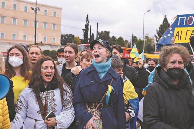 2.500 άτομα φώναξαν στο Σύνταγμα υπέρ της Ουκρανίας