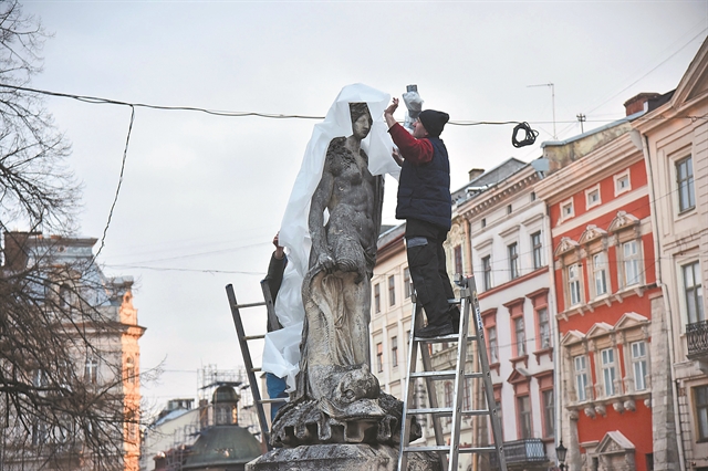 Αγώνας δρόμου για τη διάσωση των μνημείων της Ουκρανίας