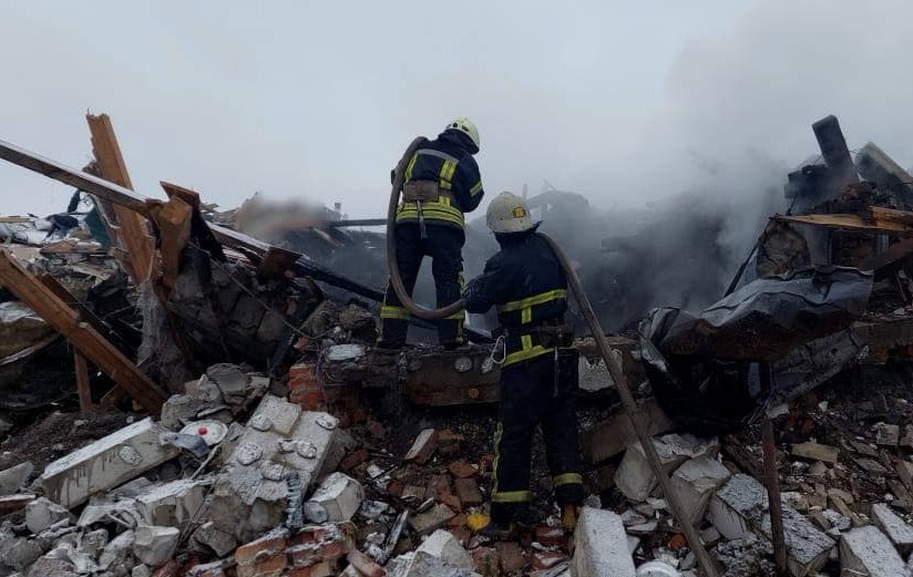 Ουκρανία: Συγκλονιστικές εικόνες με βομβαρδισμένα σπίτια σε Χάρκοβο και Κίεβο
