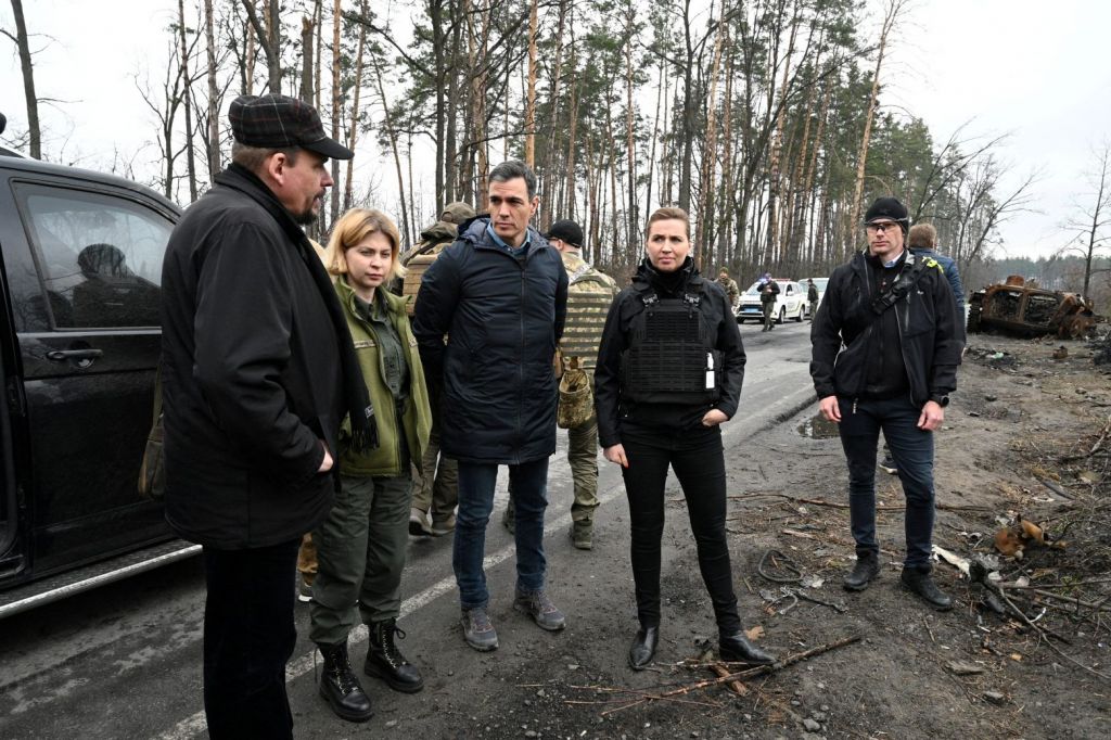 Ουκρανία: Περισσότερα όπλα υποσχέθηκαν στον Ζελένσκι οι Σάντσεθ και Φρεντέρικσκεν