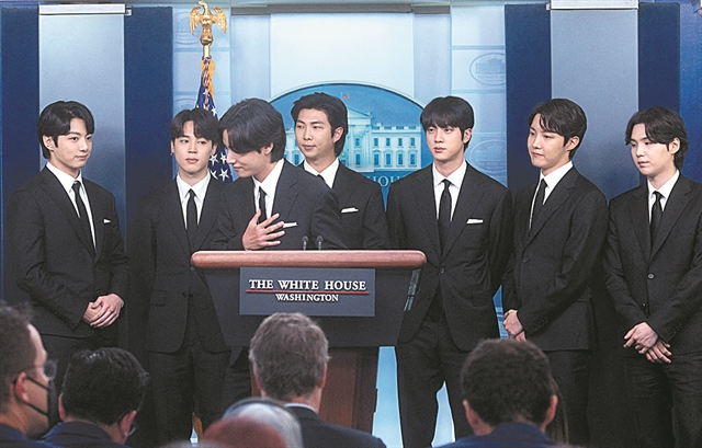 Το κορεατικό συγκρότημα BTS στον Λευκό Οίκο για τα εγκλήματα μίσους κατά Ασιατών