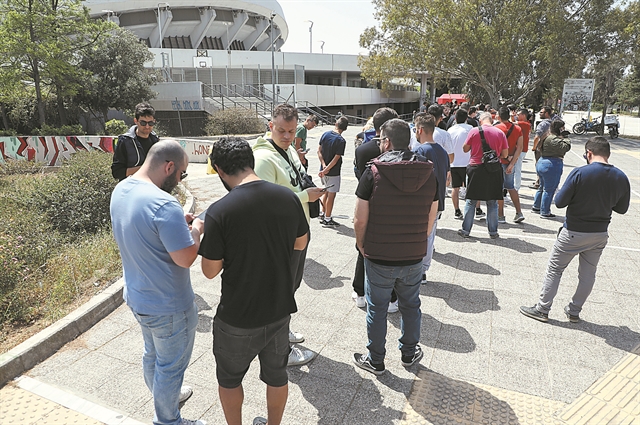 Τρέλα για ένα εισιτήριο