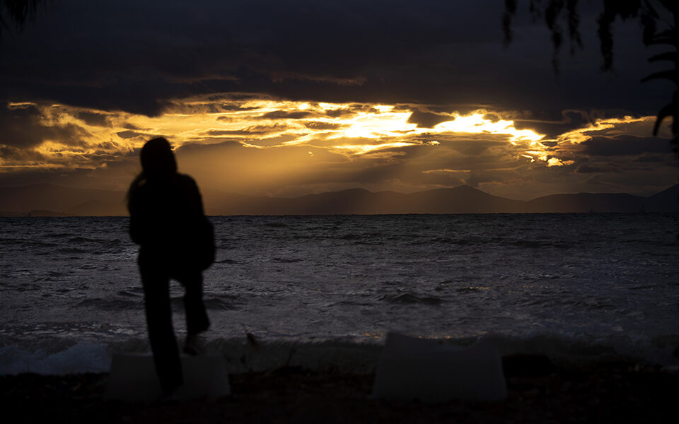 Καιρός: Καταιγίδες, ισχυροί άνεμοι, αλλά και υψηλός κίνδυνος για πυρκαγιές