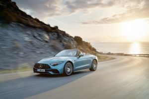 Mercedes-AMG SL 43: Στην ελληνική αγορά το σπορ γερμανικό μοντέλο με 381 ίππους