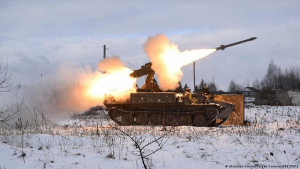 Φωτιές ανάβει η απόφαση των ΗΠΑ να στείλουν πυραύλους στο Κίεβο