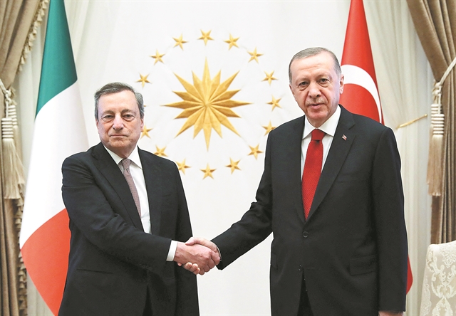 Ο «δικτάτορας» Ερντογάν έγινε… σύμμαχος και φίλος