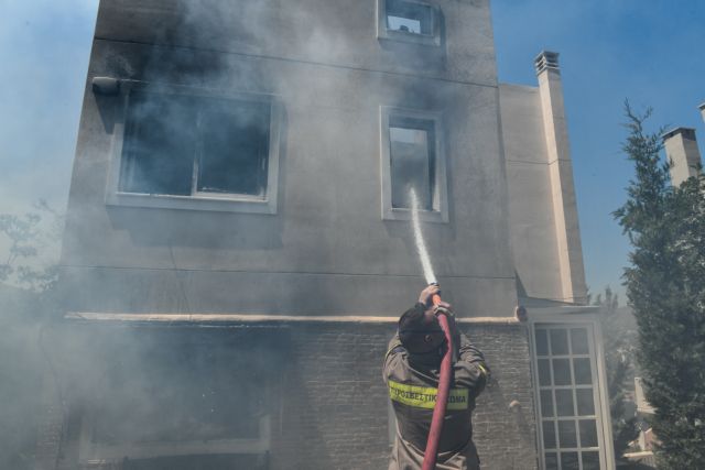 Στα 126 τα καμένα σπίτια στην Ανατολική Αττική