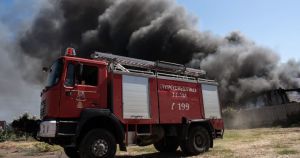 Φωτιά σε Ωρωπό και Σκαραμαγκά – Επιχείρηση από αέρος