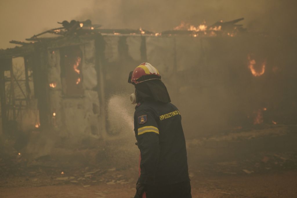 Ρουμάνοι πυροσβέστες: Έρχονταν σε μας κλαίγοντας και μας παρακαλούσαν να σώσουμε τα σπίτια τους