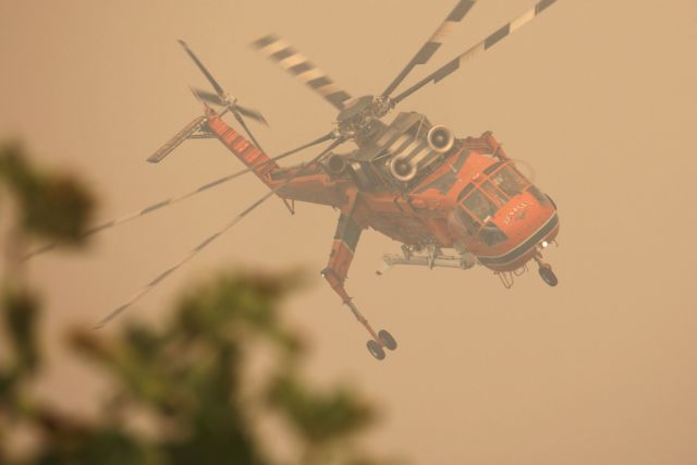 Φωτιά πάνω από το Πόρτο Κατσίκι στη Λευκάδα