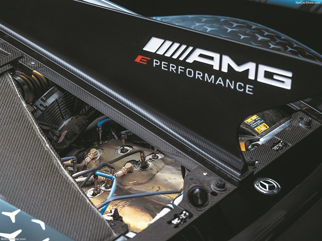 Mercedes-AMG GT: Υβριδική και με 843 ίππους