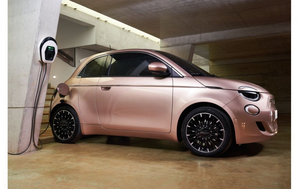 Fiat 500: Το ηλεκτρικό μοντέλο και οι πέντε διακρίσεις στην ασφάλεια