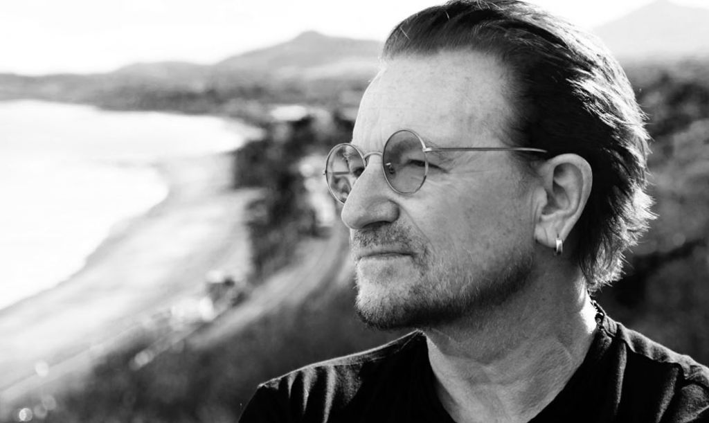 Ο Bono περιγράφει τον θάνατο της μητέρας του για πρώτη φορά- «Δεν ξαναμιλήσαμε ποτέ γι’ αυτήν»