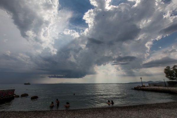 Καιρός: Πτώση θερμοκρασίας – Πού θα βρέξει