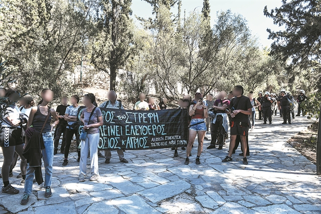 Φανατικοί νεόκοποι αρχαιόπληκτοι