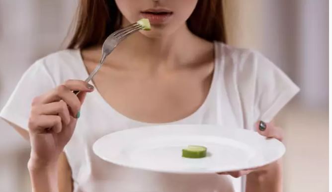 Διατροφική διαταραχή: Ποια είναι τα 7 σημάδια