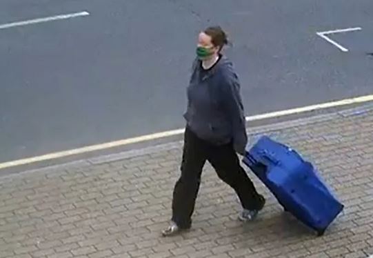 Βρετανία: 38χρονη αποκεφάλισε τη φίλη της, έβαλε το πτώμα σε βαλίτσα κι έκοβε βόλτες στο Λονδίνο